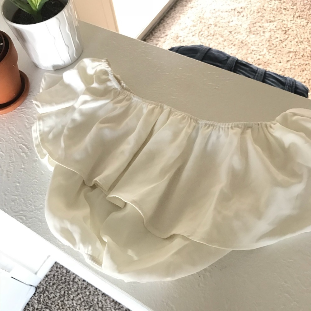 Flowy White Crop Top Thick Material Outfit Shown